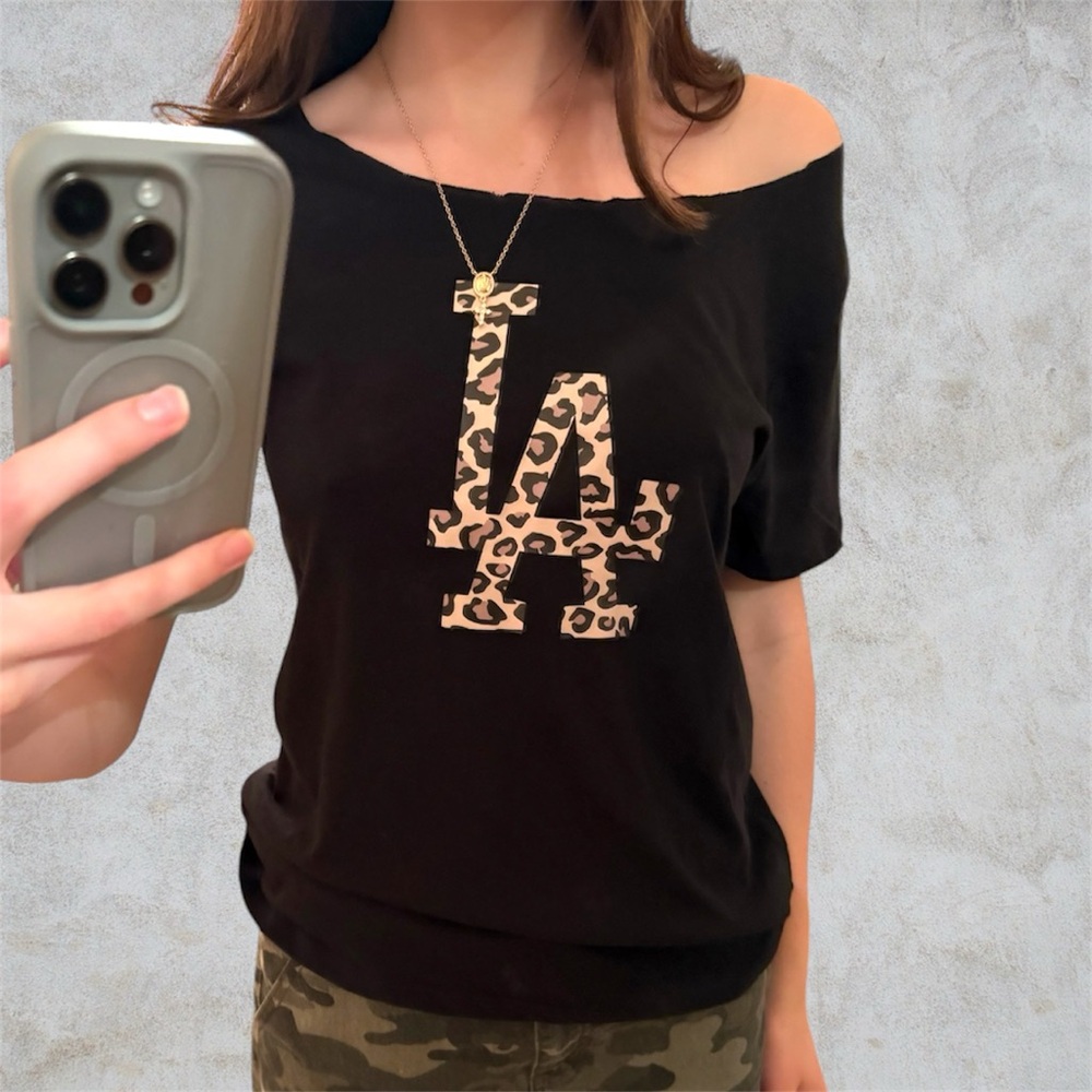 🐆custom made black LA logo off the shoulder shirt🐆